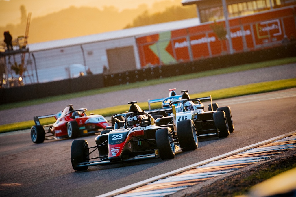 Luca Magnussen tilfreds med debutsæson i formelmesterskab.
(Foto: Luca Magnussen)